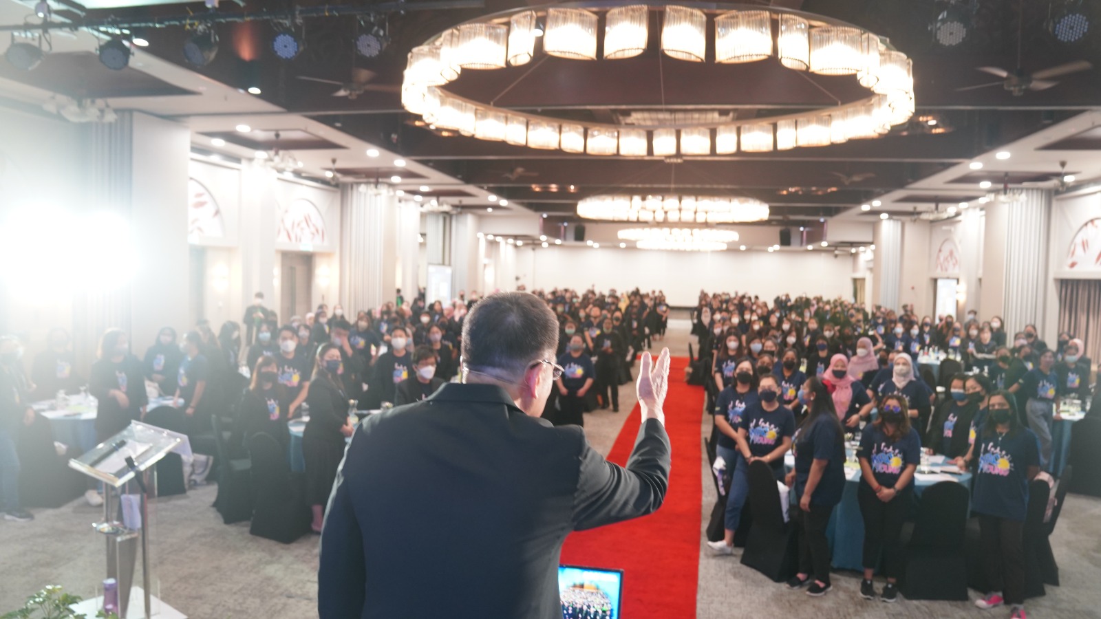 Dr. Lim Teck Ting giving a speech